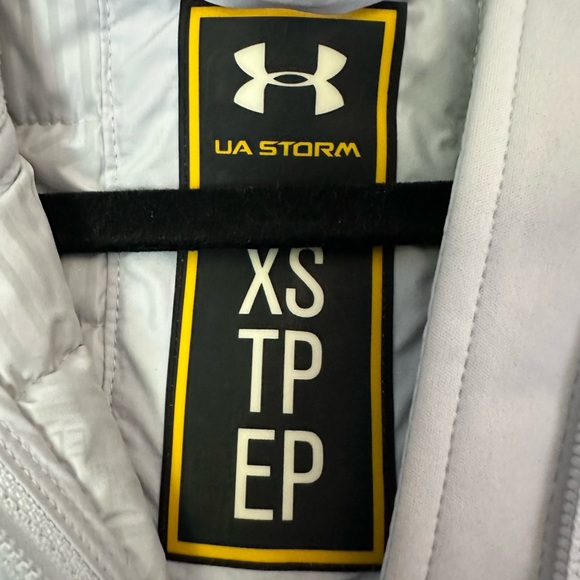 Under Armour Women's White Ski Jacket - Picture 2 of 5